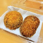 Kinsho Croquette Kurashiki Ten - チーズコロッケ、金賞コロッケ。各170円