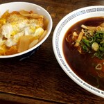 Kyotei Ramen Uotoyo - そばとカツ丼のセット1000円  分厚いチャーシュー（重すぎて沈んいる）