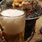 炭火ホルモン焼肉ばりき屋 - ビールで乾杯