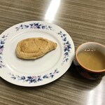 大判焼 - ［2019/12］豚ちゃん焼(150円)・イートインをするとお茶を出してくださいました。