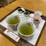 Osada En Honten - サービスのお茶と抹茶羊羹
                        この日のお茶は「冬ほのか」と「やまぶきなでしこ」