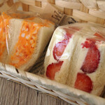 Ashiya Sandwich Cabin CoCo - プレミアムタマゴサンド、あまおうの苺サンド