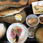 Nihonbashi Suminoe - 原始焼刺身御膳１５８０円（税込み）。にしんの塩焼き、マグロとヒラマサのお刺身、里芋とソボロの煮物、白菜のお浸し、お漬物、ご飯、お味噌汁。