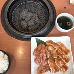 Sumibi Yakiniku Tajimaya Hatsuishi Ten - 何が入ってるかはお楽しみ！の日替わりランチ