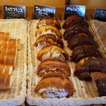 Breateria - 食べ放題のパンのコーナー３