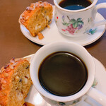 Marguerite Tea+Cakes. - 