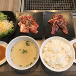 焼肉 阿吽 - カルビとハラミのランチ　1,400円