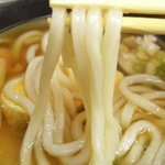 Akatonbo - 麺は慣れ親しんだ大阪うどん