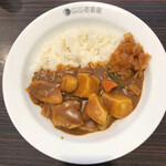 CoCo Ichiban Ya Seibu Musashisakai Eki Ten - 今日のカレー。ライスは少なめ200g
                        カレーソースも減るんだってさ。ジャガイモ多すぎでさらにカレーが少なくなっている。