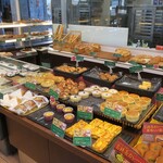 Boulangerie Le Repas Takao Ten - 店内の様子①。