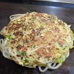 パクチャン - 「肉玉子うどん入り」（780円）（調理中）