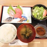 なごみ - 刺身定食950円(税込み)
            ご飯、刺身、サラダ、味噌汁、デザート