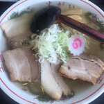 すがい食堂 - 塩ラーメンはスープが薄味で旨い