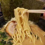 Yokohama Iekei Ramen Menya Sayaka - 中ストレート麺