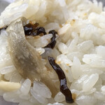 Komeya no Tezukuri Onigiri Tashi Naeki Higashi Ten - 揚げごぼうとしお昆布