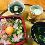 Sasa Zushi - ちらし寿司、もずく酢、茶碗蒸し、すまし汁