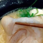 Hama Zushi Tateyama Hachiman Ten - 博多とんこつラーメンのチャーシュー