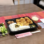 Colorful - チキン南蛮弁当…680円／大人用、500円／子供用※写真は、漬物と梅干し抜き仕様のお弁当です。