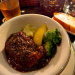 bar BAROCK - 豚バラ肉の黒ビール煮（￥900）。脂身は意外なほどあっさり、ブラックペッパーの香りがビールに呼応する