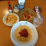 麦の粉 - パスタ・ピザ・サラダが揃いました。