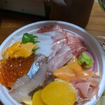 Izakaya Ichisuke - 豪華丼¥1200（税抜）テイクアウトは消費税8%　(@@)！！！