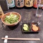 近江牛と有機野菜の呑処 ひだまり - 水菜のサラダとお漬物