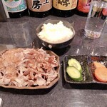 近江牛と有機野菜の呑処 ひだまり - 水曜日のメニュー 薄焼肉定食 1000円