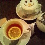 SPUTNIK - カフェオレと紅茶。この他にもハートを描いてくれるものも。紅茶も1.5～2杯分つけてくれます。