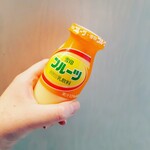 Tokyu Store Nakamegurohonten - 光明泉でフルーツ牛乳140円。