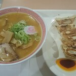 Kouraku En Ion Sendai Ten - 母の「味噌らーめん餃子セット」が着盆！