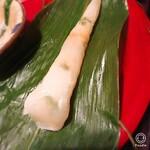 Kaiseki Shoichiro - 鯛がちまきになってる！
                        細い押し寿司のようなイメージで(^^ゞ