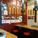 Osaka Yakiniku Horumon Futago Tamachi Ten - テーブル14卓で50席