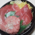 Kozou Zushi Musashi Ranzan Ten - 【持ち帰り】南鮪中トロ入りマグロ三昧丼（540円）