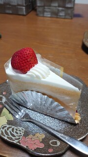 SHIMADAYA - いちごのケーキ