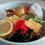 Kiyono-ya Shokudo - 冷やしラーメン(醤油)650円+大盛150円税込み
                      レモンを絞ってかけると爽やか