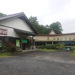 Sakai - 右の建物から女性の話し声が聞こえてきて超ビビりました（汗）（蕎麦屋の店舗は左です）