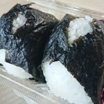 Karigane Chaya - おにぎり400円鮭・梅400円(税込)