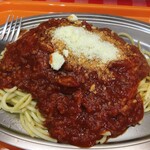 Spaghetti no Pan Cho Akihabara Showadori Guchi Ten - ミートソース メガ盛り　粉チーズ、タバスコはセルフで