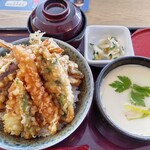 和食レストランとんでん - 天丼ジャンボ茶わんむしセット1390円(外税)
            とんでんの茶碗蒸しと天婦羅が美味しいと聞いたので、ジャンボ茶碗蒸しセットにしてみましま！