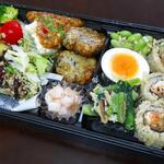 RF1 Ekyuto Higashinagawa Sausu Ten - 1/2日分の野菜が摂れる彩りSalada bento