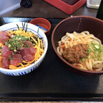 なか卯 - 漬けまぐろ鉄火丼(並盛)と担々うどん(並)