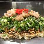 Okonomiyaki Kamehachi - 肉玉そば ねぎ ホルモン(700円＋150円＋500円)