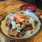 焼肉 秋葉苑 - 牛焼肉丼のアップ 202008