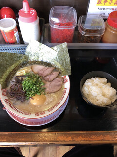 Rokkaku Do - 特製長浜ラーメン 850円 + ランチ半ライス70円