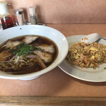 Kowloon - チャーシュー麺　半炒飯セット(900円)