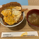 かつ満 - メガドリプル丼 1000円税別　豚汁付き