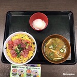 Naka U Morioka Odori Ten - 漬けまぐろ鉄火丼＋温玉＋味噌汁