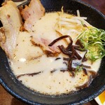 チャーシューのうまいラーメン屋 富士 - 塩とんこつらーめん750円