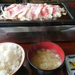 けむり屋 - 牛バラ定食