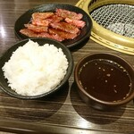 Omi Gyuu Yakiniku Eifuku En - お肉、ごは、スープ